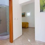 House And In - Istrien 42536 Πόρετς
