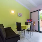 Σπίτι διακοπών House And In - Istrien 42536 Πόρετς