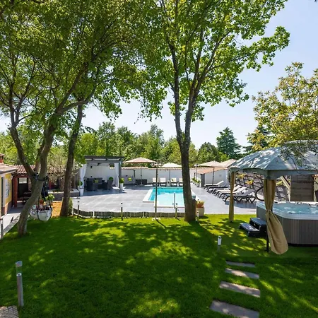 Apartment House And In - Istrien 42536 Porec
